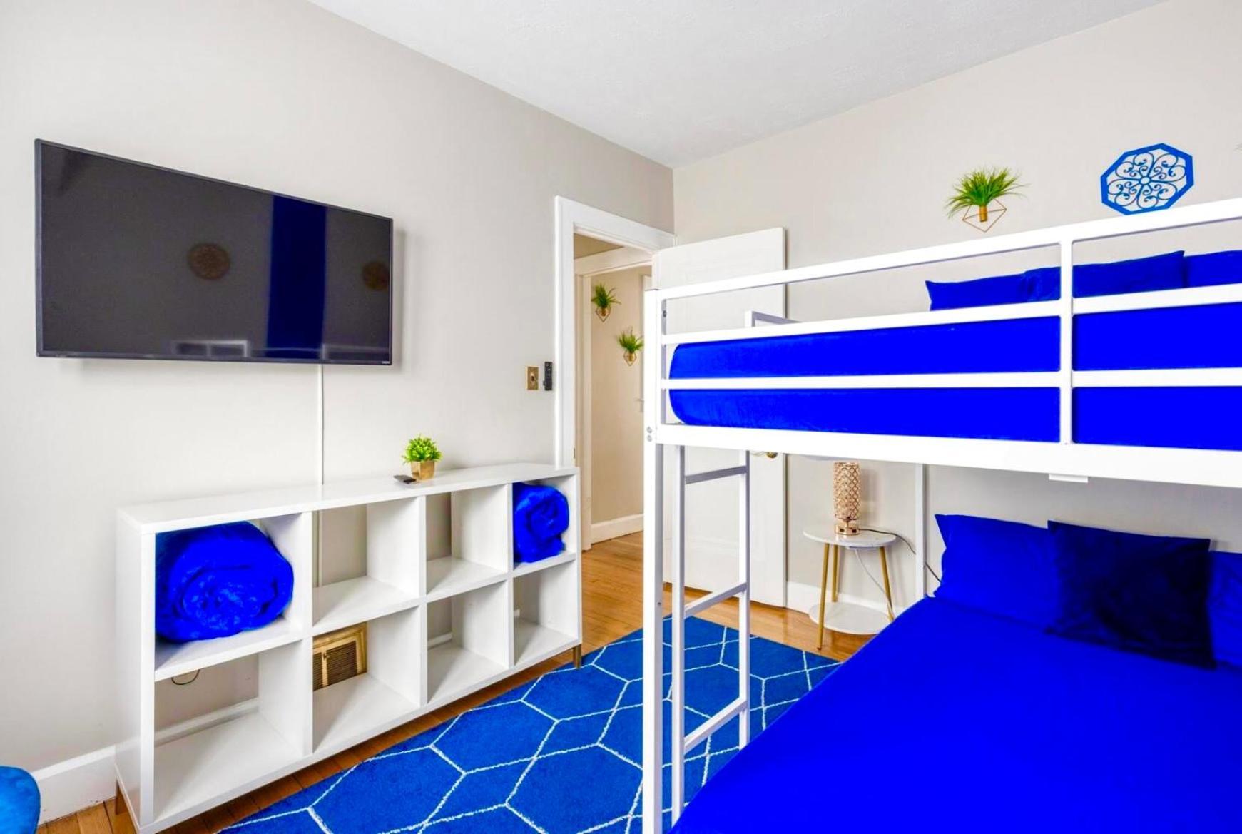 The Sapphire Haven - Your Old Brooklyn Oasis Awaits Families, Couples, Business Travelers Near Downtown With Parking, 300 Mb Wifi & Self Check-In Cleveland Exterior photo