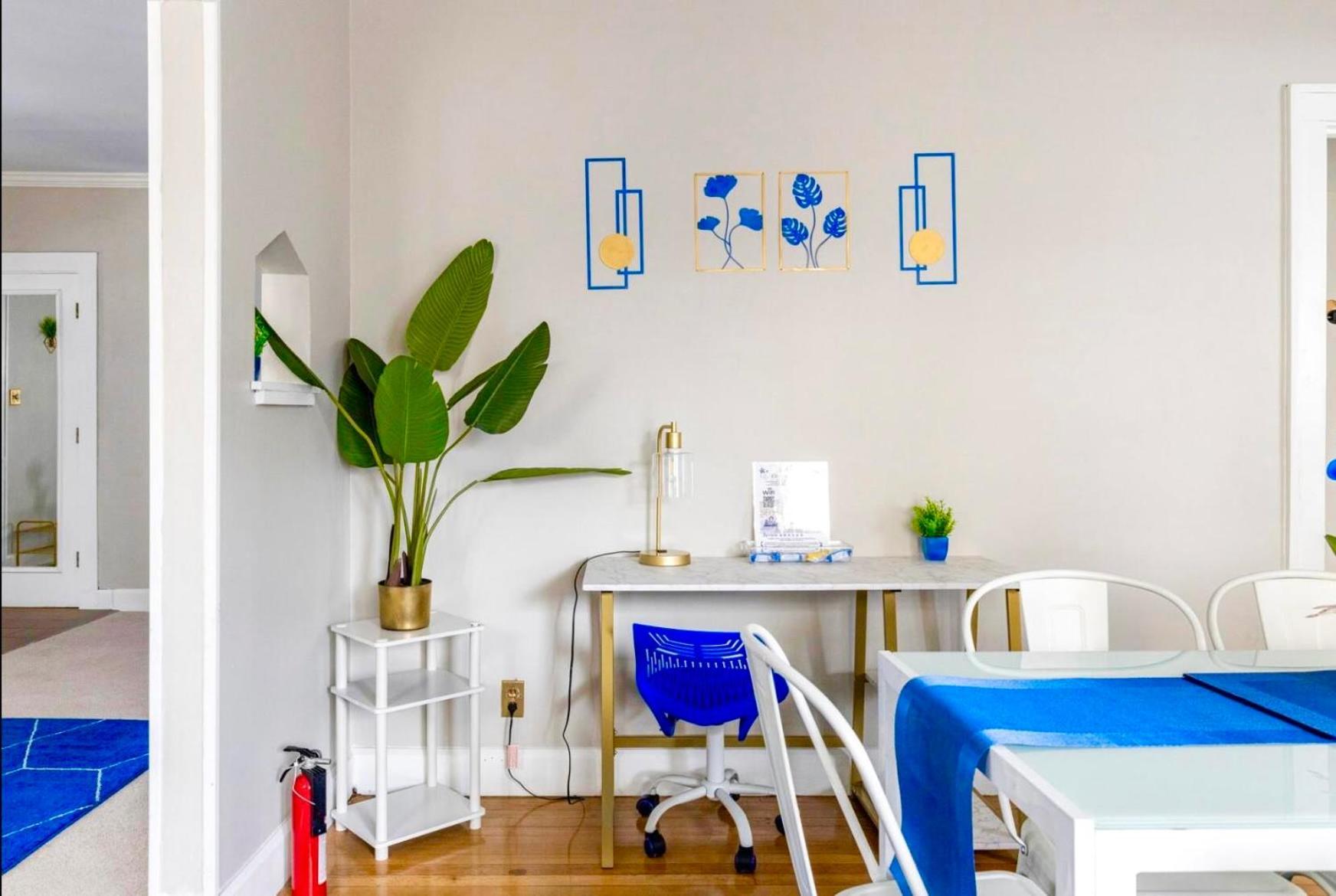 The Sapphire Haven - Your Old Brooklyn Oasis Awaits Families, Couples, Business Travelers Near Downtown With Parking, 300 Mb Wifi & Self Check-In Cleveland Exterior photo