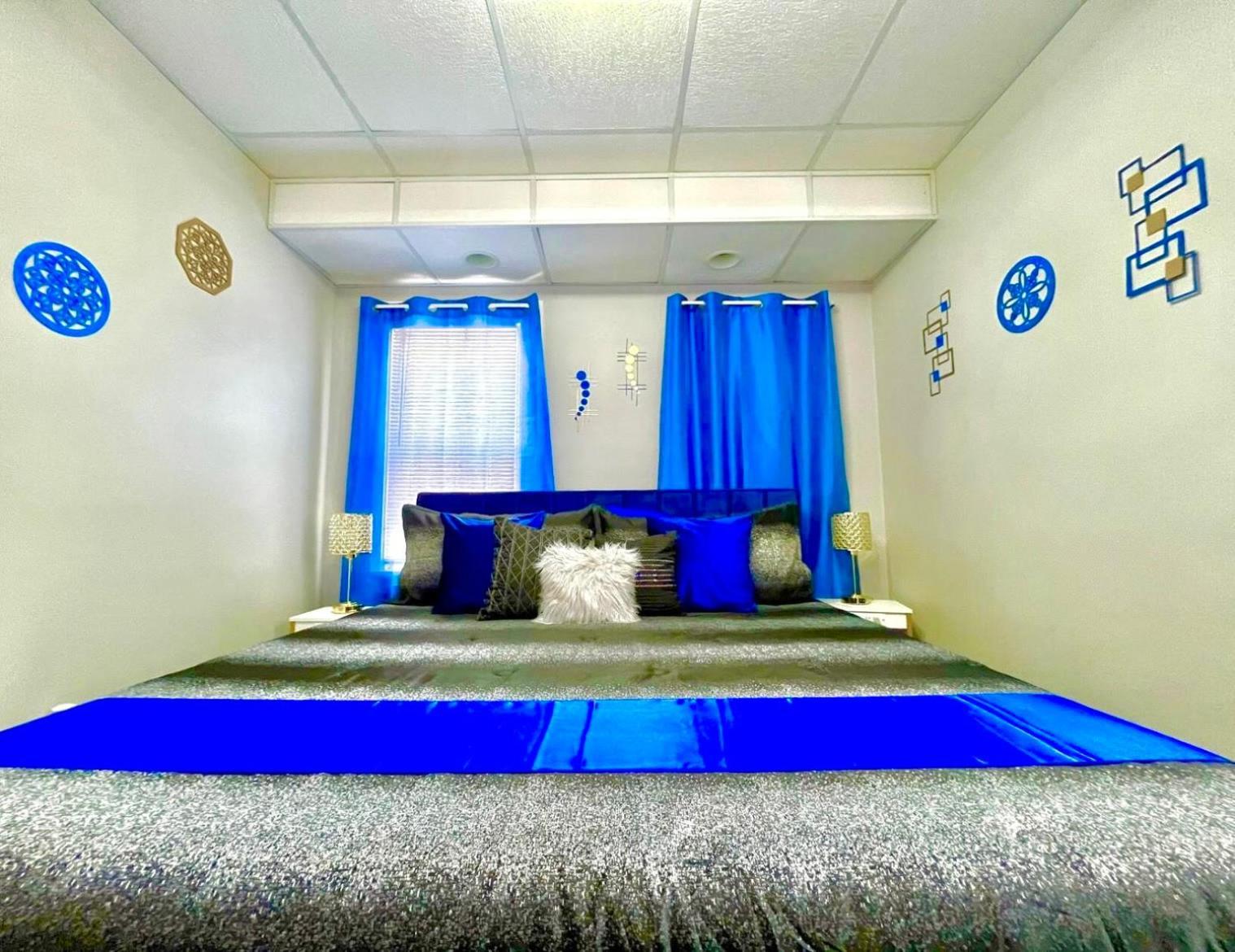 The Sapphire Haven - Your Old Brooklyn Oasis Awaits Families, Couples, Business Travelers Near Downtown With Parking, 300 Mb Wifi & Self Check-In Cleveland Exterior photo