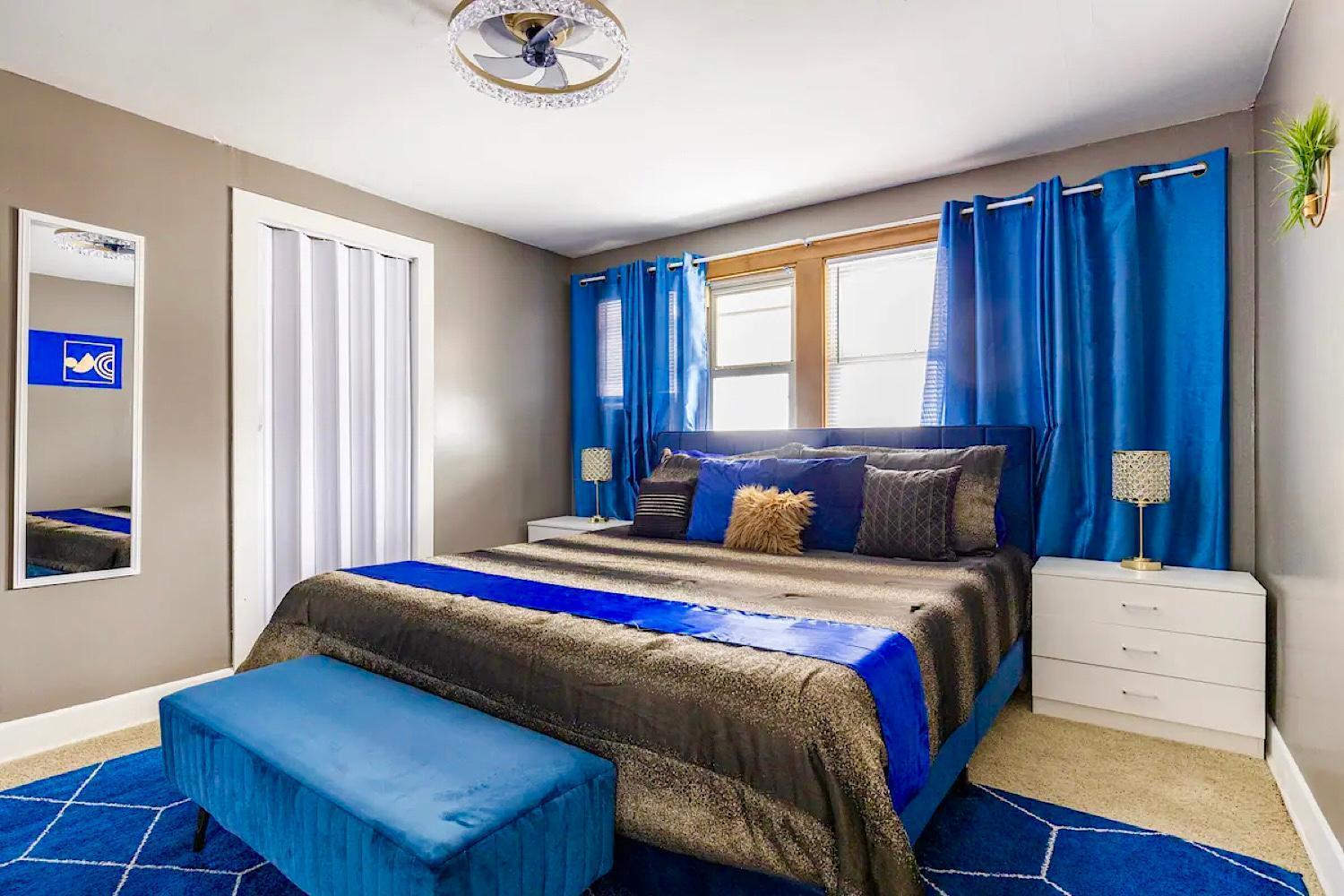 The Sapphire Haven - Your Old Brooklyn Oasis Awaits Families, Couples, Business Travelers Near Downtown With Parking, 300 Mb Wifi & Self Check-In Cleveland Exterior photo