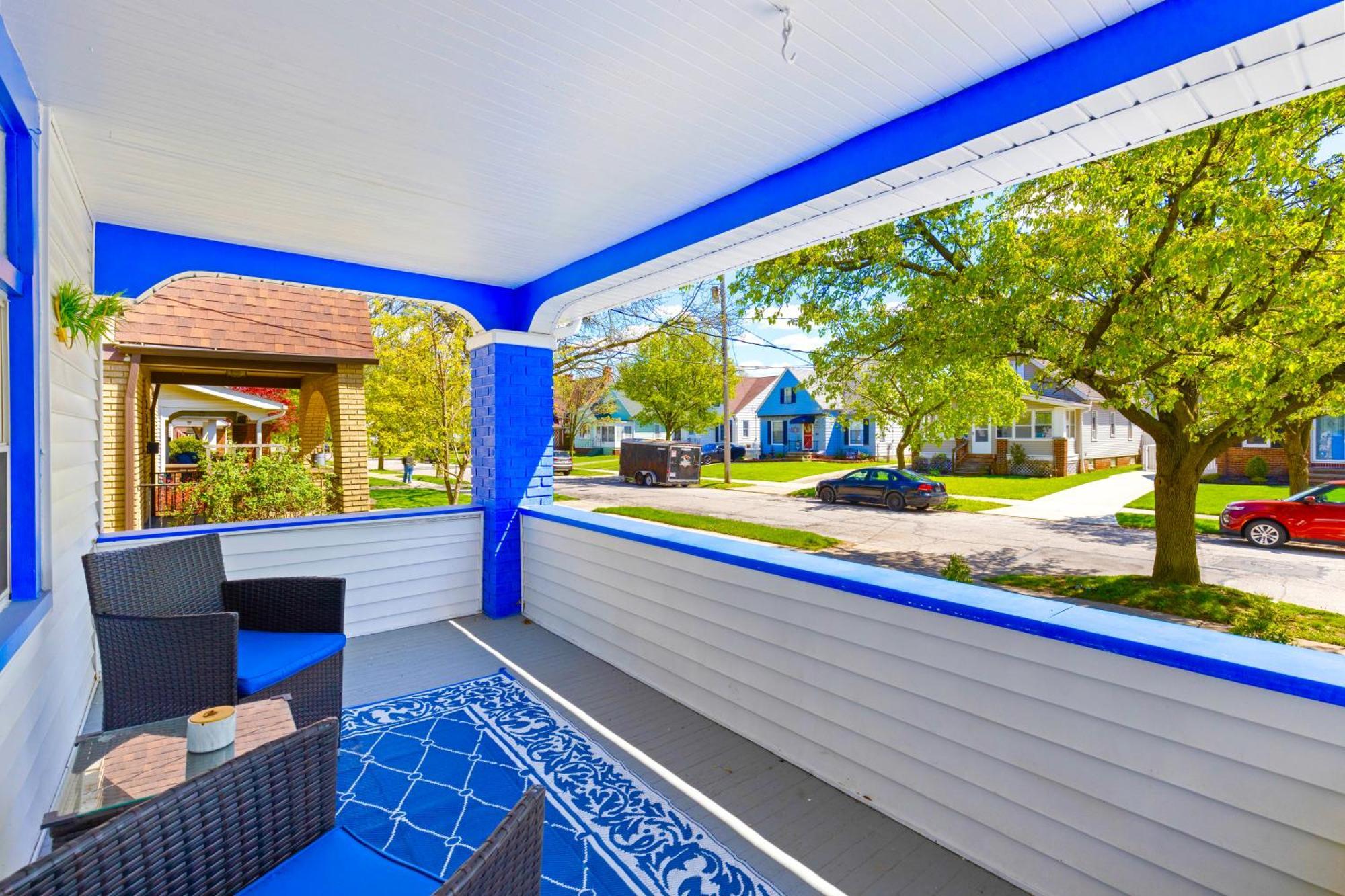 The Sapphire Haven - Your Old Brooklyn Oasis Awaits Families, Couples, Business Travelers Near Downtown With Parking, 300 Mb Wifi & Self Check-In Cleveland Exterior photo