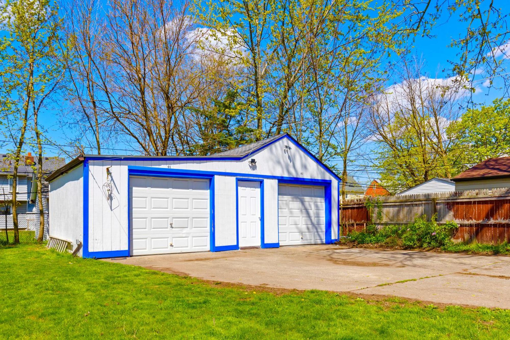 The Sapphire Haven - Your Old Brooklyn Oasis Awaits Families, Couples, Business Travelers Near Downtown With Parking, 300 Mb Wifi & Self Check-In Cleveland Exterior photo